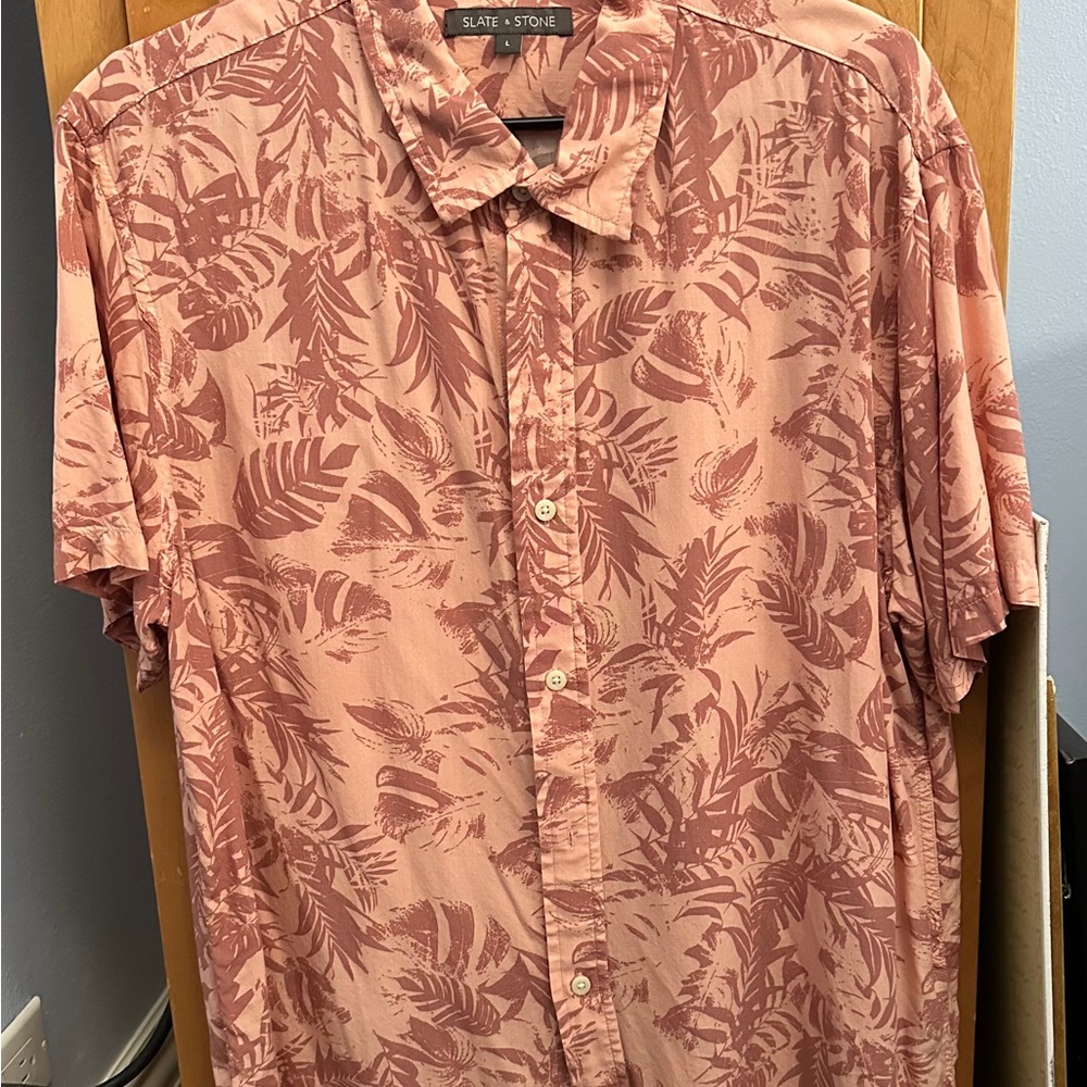 SLATE and STONE Men's Coral SHORT SLEEVE Button Down Shirt "L"  EUC  Tropical